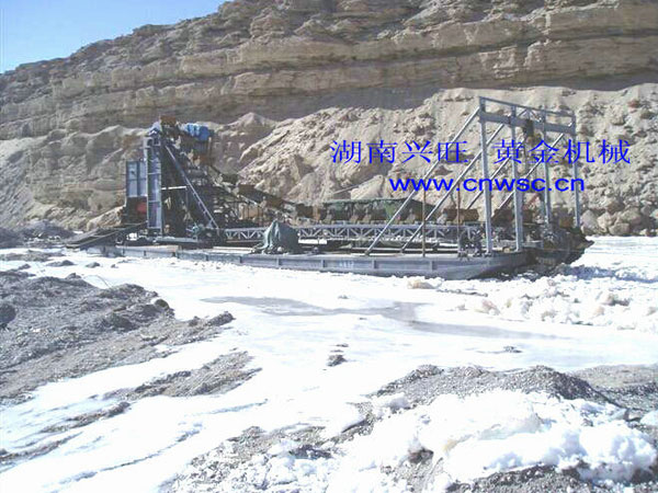 淘金設(shè)備廠家,淘金船定制,淘金船價格,湖南淘金船,瀏陽采金船,興旺挖金船,專業(yè)采沙船,洗砂機,鉆石開采